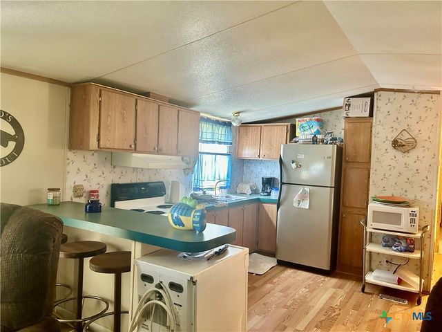 204 N 4th Street, Seadrift, TX 77983