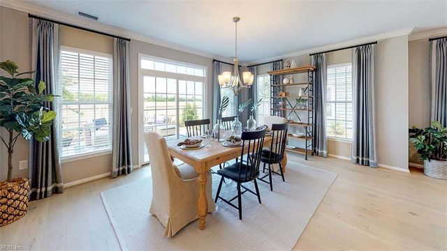 628 Crestfield DR, Chesapeake, VA 23320