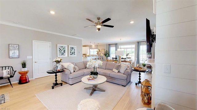 628 Crestfield DR, Chesapeake, VA 23320