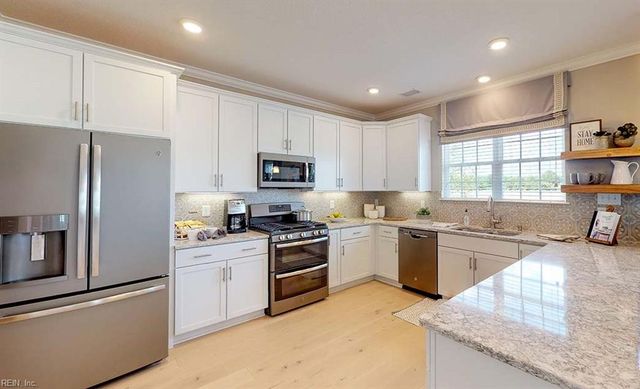 628 Crestfield DR, Chesapeake, VA 23320