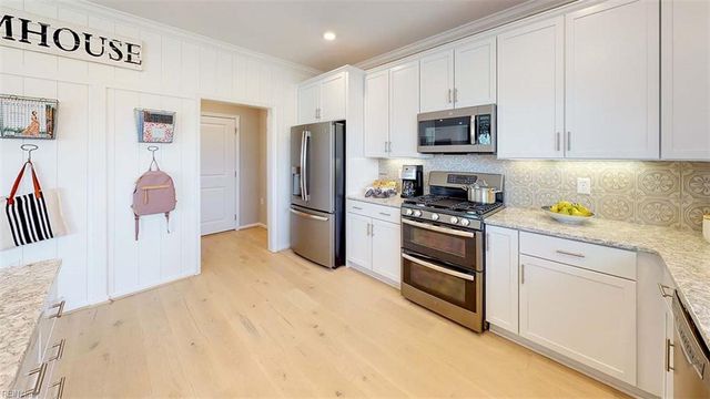 628 Crestfield DR, Chesapeake, VA 23320