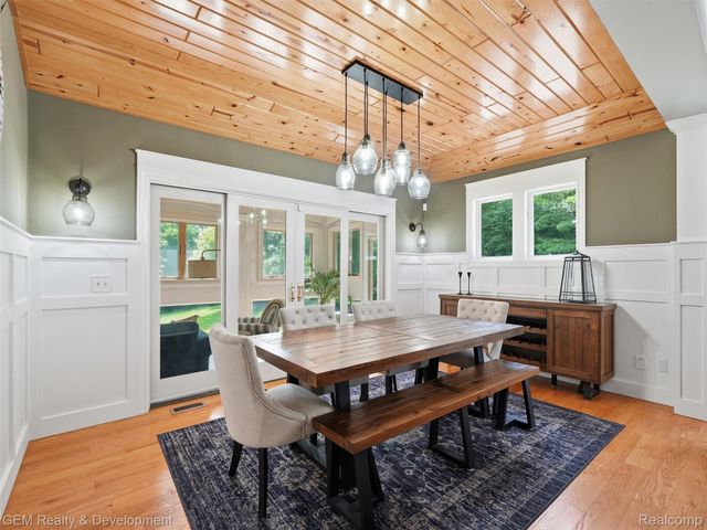 45625 W 9 Mile Road, Novi, MI 48374