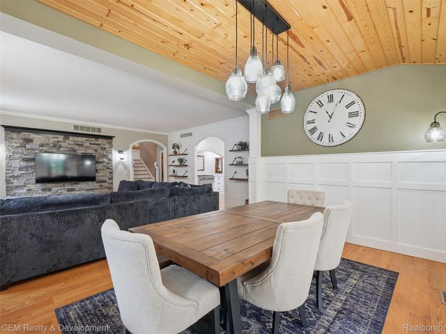 45625 W 9 Mile Road, Novi, MI 48374