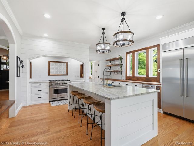45625 W 9 Mile Road, Novi, MI 48374