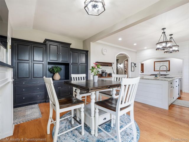 45625 W 9 Mile Road, Novi, MI 48374