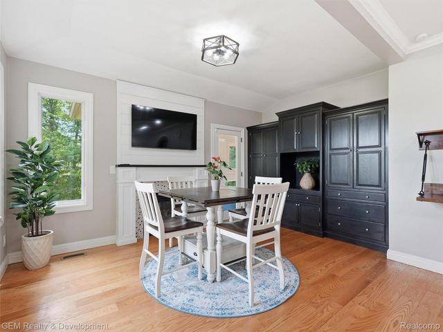 45625 W 9 Mile Road, Novi, MI 48374