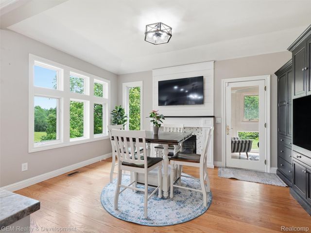45625 W 9 Mile Road, Novi, MI 48374