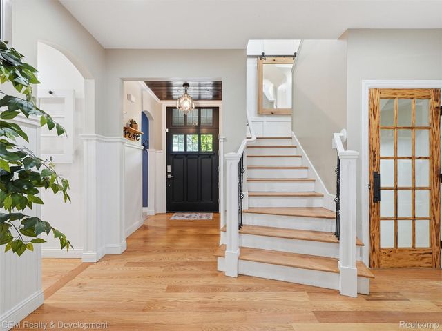 45625 W 9 Mile Road, Novi, MI 48374