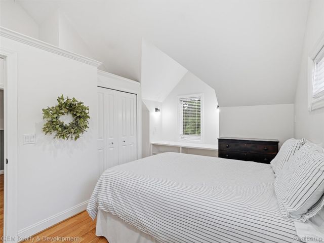 45625 W 9 Mile Road, Novi, MI 48374