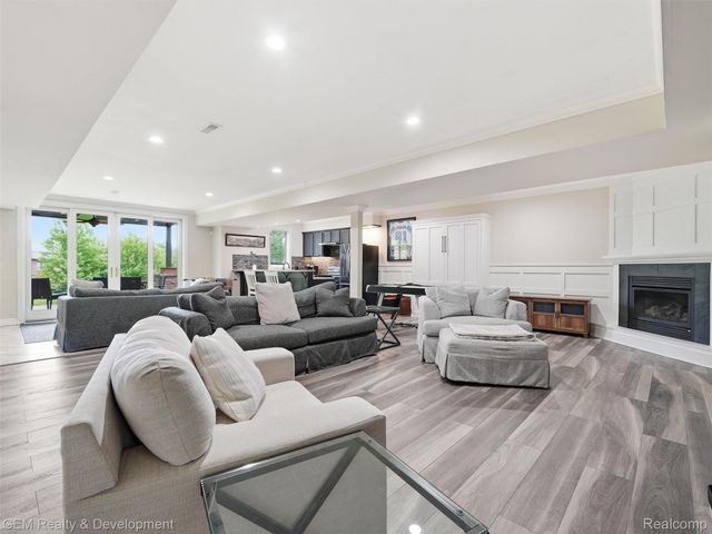 45625 W 9 Mile Road, Novi, MI 48374