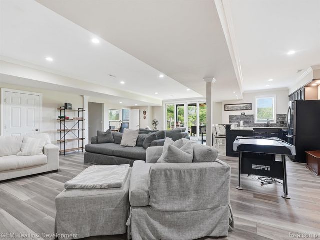 45625 W 9 Mile Road, Novi, MI 48374