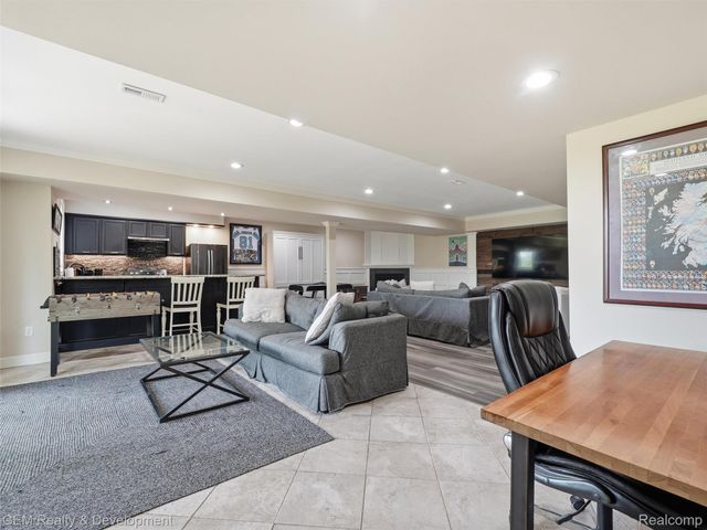 45625 W 9 Mile Road, Novi, MI 48374