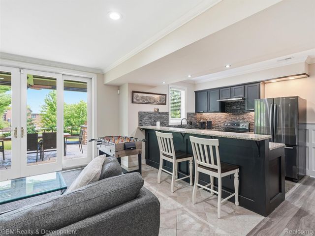 45625 W 9 Mile Road, Novi, MI 48374