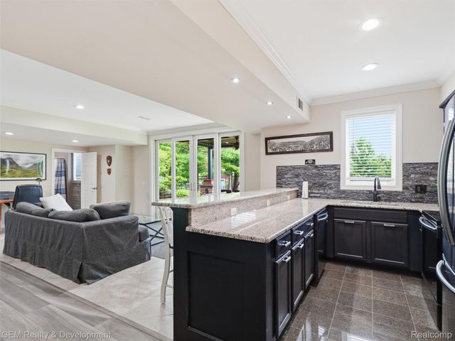 45625 W 9 Mile Road, Novi, MI 48374