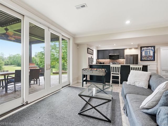 45625 W 9 Mile Road, Novi, MI 48374