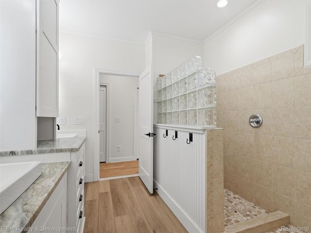 45625 W 9 Mile Road, Novi, MI 48374