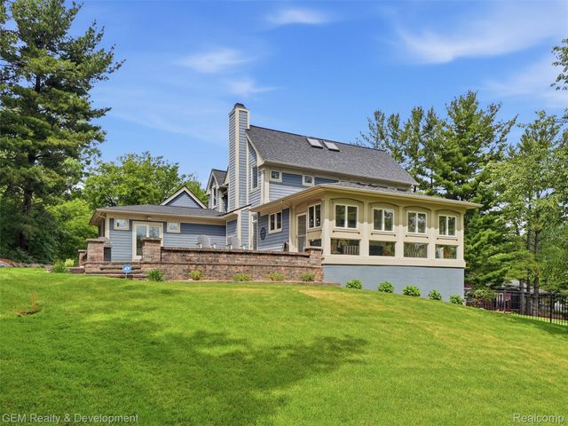 45625 W 9 Mile Road, Novi, MI 48374