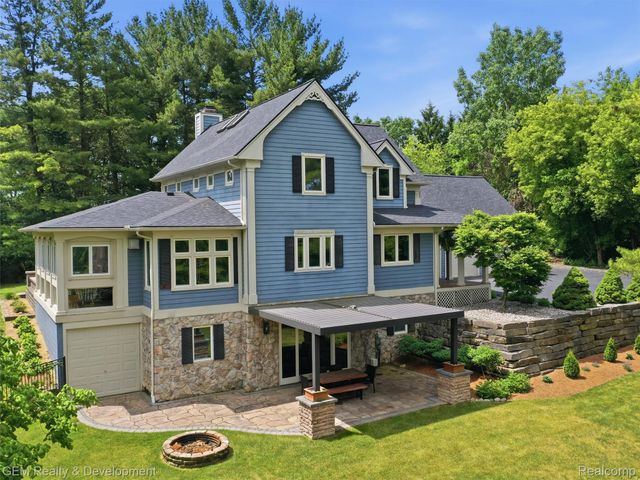 45625 W 9 Mile Road, Novi, MI 48374