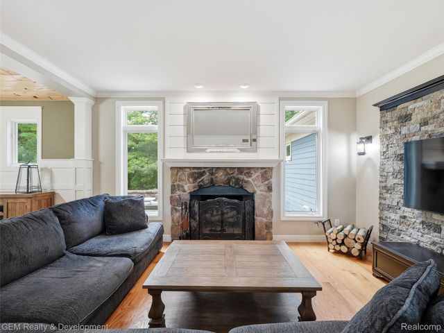 45625 W 9 Mile Road, Novi, MI 48374