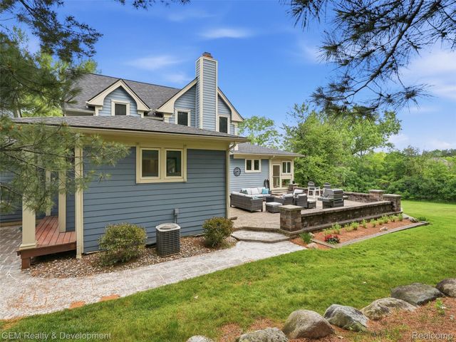 45625 W 9 Mile Road, Novi, MI 48374