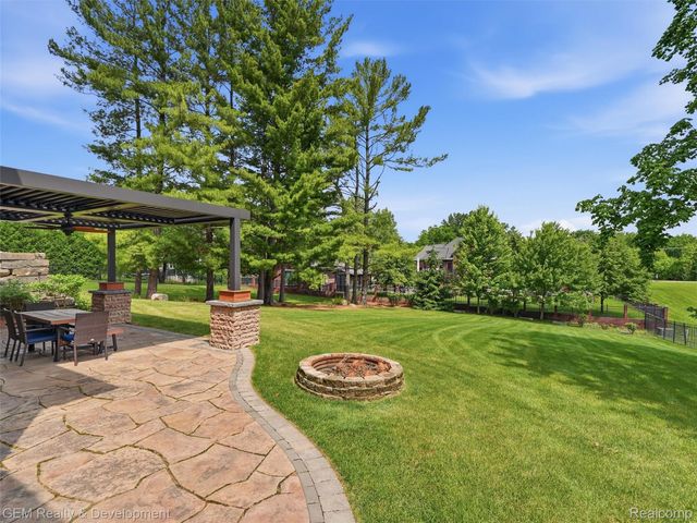 45625 W 9 Mile Road, Novi, MI 48374