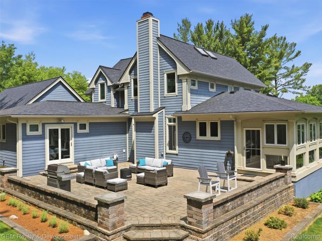 45625 W 9 Mile Road, Novi, MI 48374