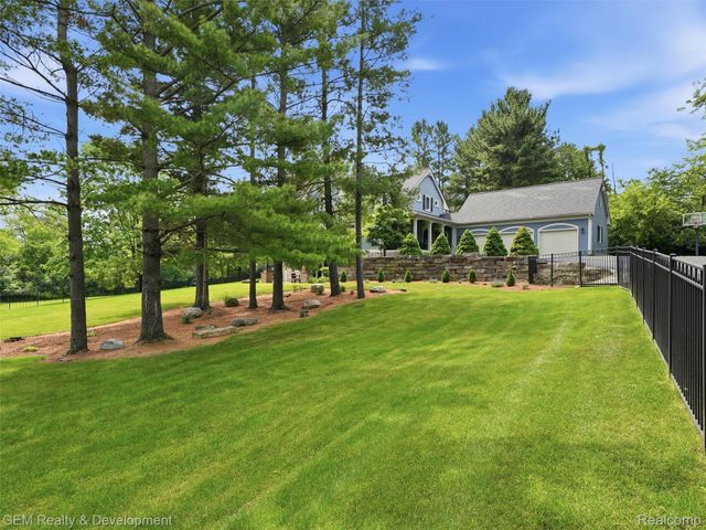 45625 W 9 Mile Road, Novi, MI 48374