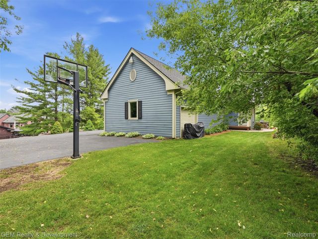 45625 W 9 Mile Road, Novi, MI 48374
