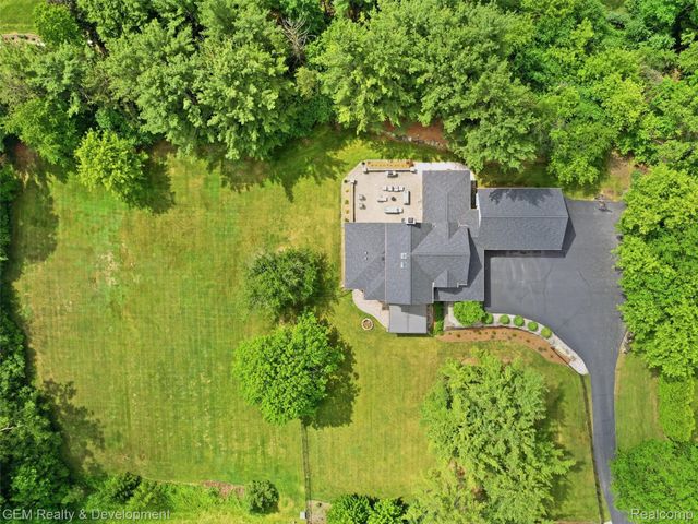 45625 W 9 Mile Road, Novi, MI 48374