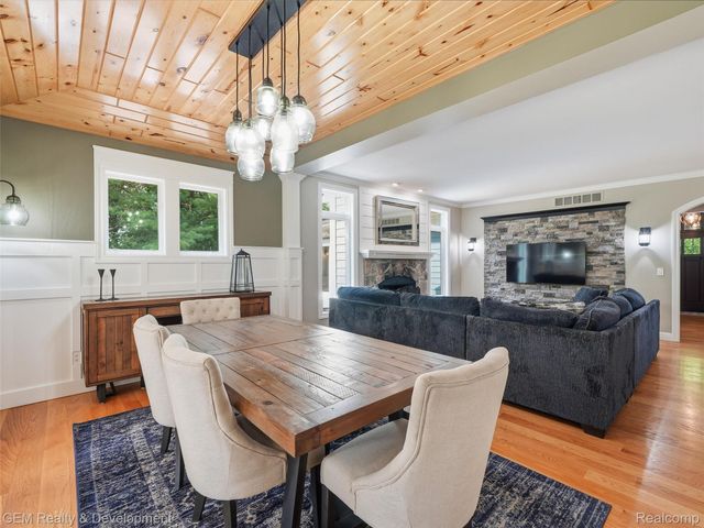 45625 W 9 Mile Road, Novi, MI 48374