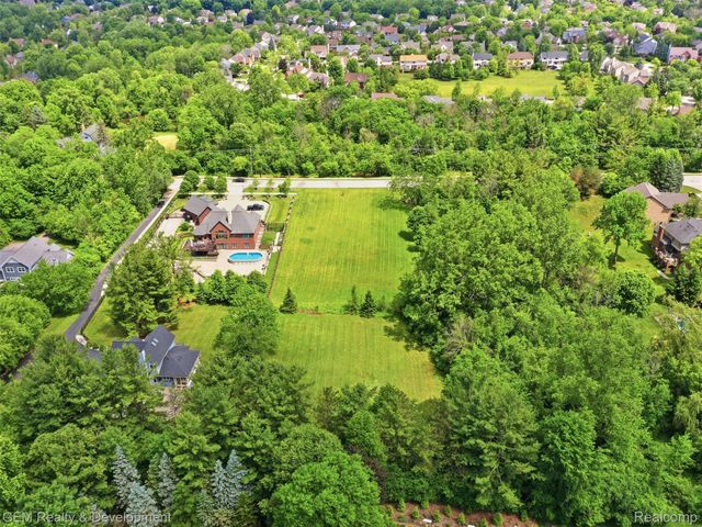 45625 W 9 Mile Road, Novi, MI 48374