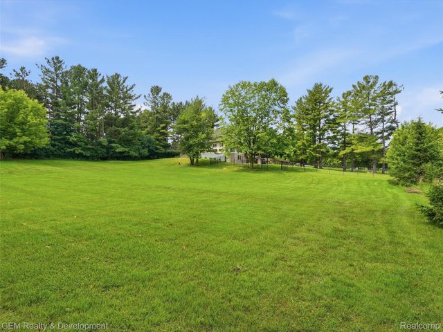 45625 W 9 Mile Road, Novi, MI 48374