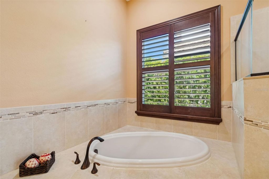 Image 34 of property listing at 2630 GRAND LAKESIDE DRIVE, Palm Harbor, FL 34684