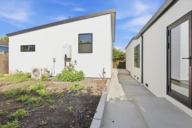 8 Friendly Court, Redwood City, CA 94063