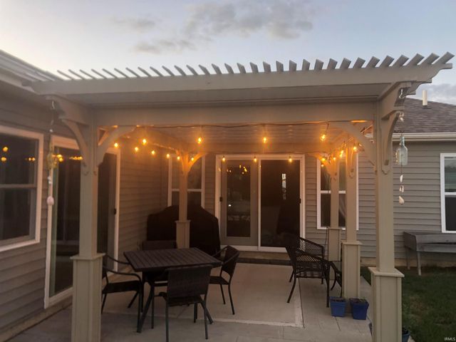 3810 Victoria Lakes Court, New Haven, IN 46774