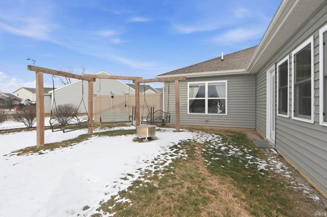 3810 Victoria Lakes Court, New Haven, IN 46774