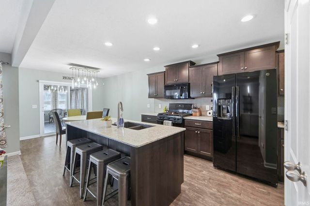 3810 Victoria Lakes Court, New Haven, IN 46774