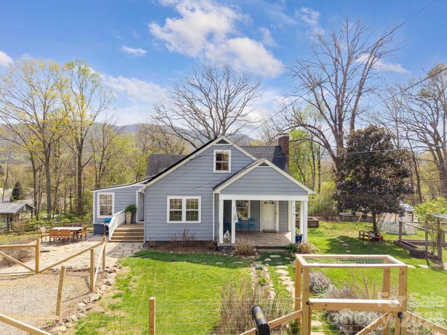 318 Stonewall Avenue, Swannanoa, NC 28778