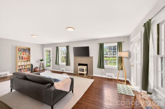 318 Stonewall Avenue, Swannanoa, NC 28778