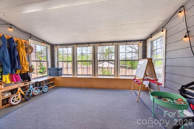 318 Stonewall Avenue, Swannanoa, NC 28778