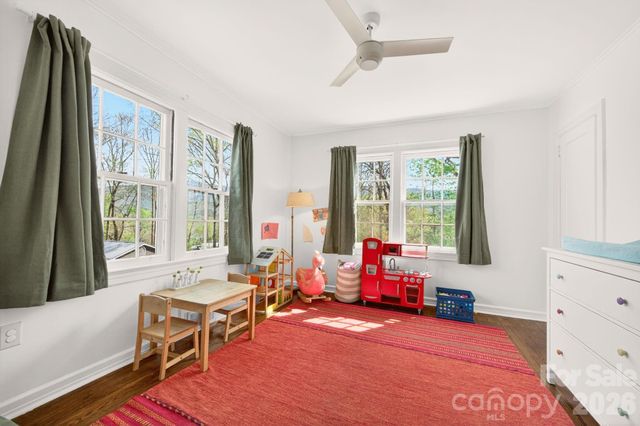 318 Stonewall Avenue, Swannanoa, NC 28778