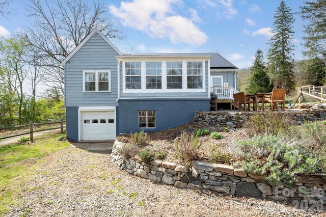 318 Stonewall Avenue, Swannanoa, NC 28778