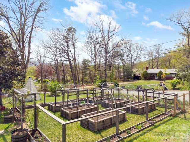 318 Stonewall Avenue, Swannanoa, NC 28778