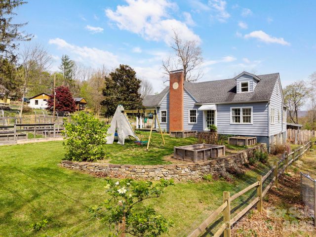 318 Stonewall Avenue, Swannanoa, NC 28778