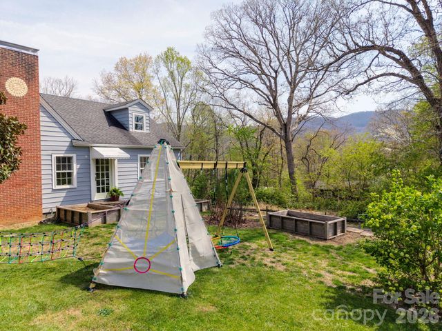 318 Stonewall Avenue, Swannanoa, NC 28778
