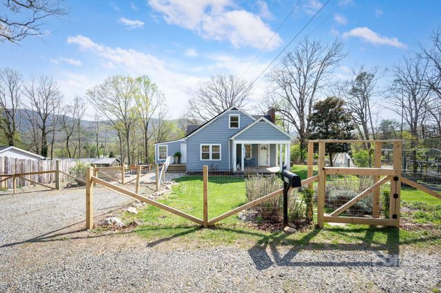 318 Stonewall Avenue, Swannanoa, NC 28778