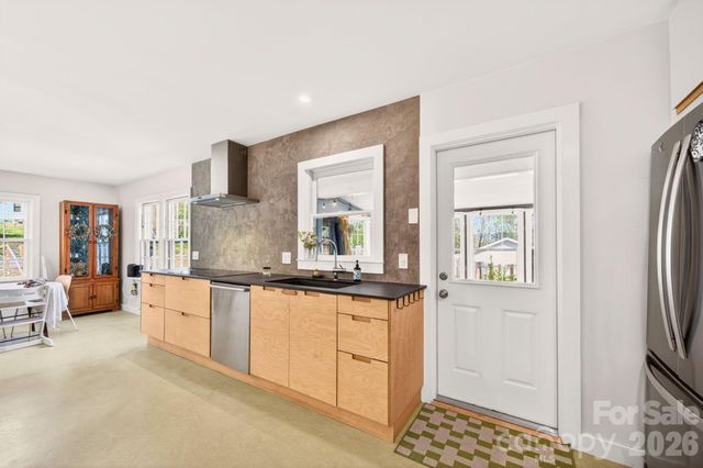 318 Stonewall Avenue, Swannanoa, NC 28778