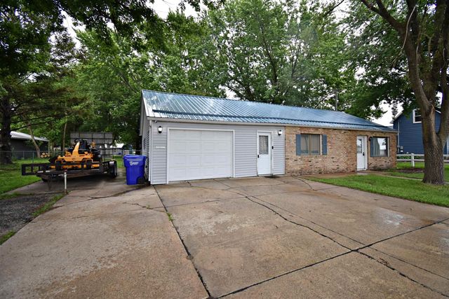 112 NW 9th Avenue, Independence, IA 50644
