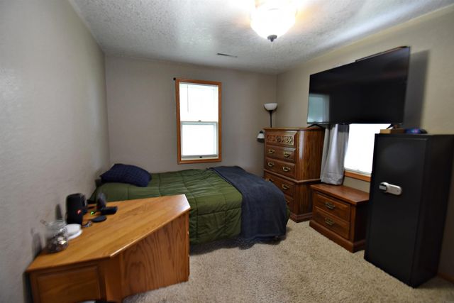 112 NW 9th Avenue, Independence, IA 50644