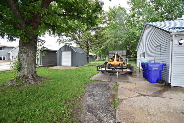 112 NW 9th Avenue, Independence, IA 50644